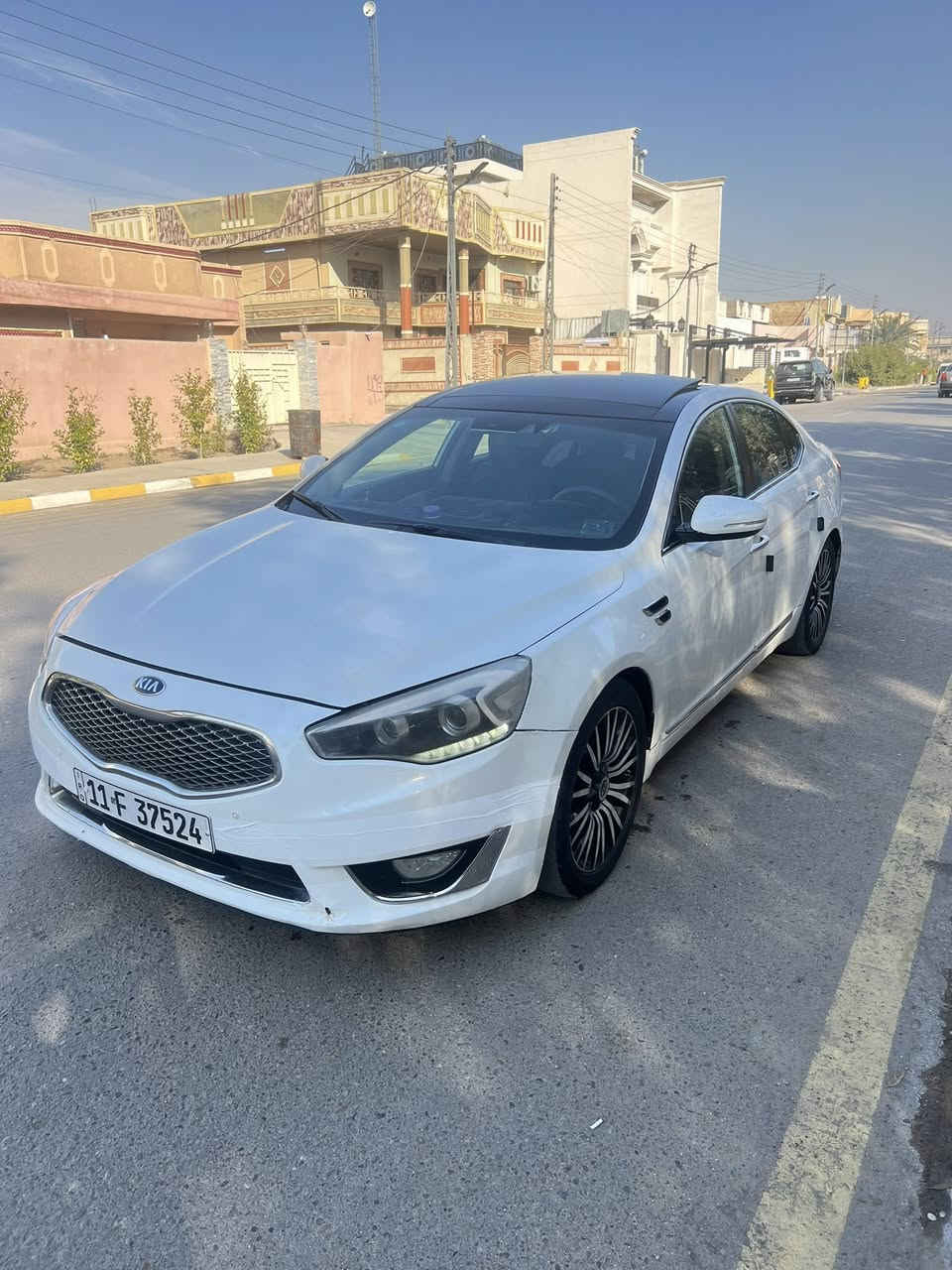 السلام عليكم كيا كادنزا وارد كندي 2015 شكل 16 رقم بغداد تحويل ثاني يوم مكينه ٦ سلندر جديده  كلش بدون تبخير  بدون تنقيص كيرها جديد تبريد ثلج قطعتين بيها صبغ اقل الحزام حادثه من امريكا بنيد  وبالعراق نصبغت اقل الحزام اثر دعجات.  
 صدرها خلفي امامي نضيف 

مواصافاته فول sxL VIP

بانوراما شغاله فول 

فول تحكم ستيرن شفتان بالستيرن
برده خلفيه شغاله 
شاشه دشبول بلاديه كامره خلفيه مع حساس خلفي 
بصمه ابواب بصمه تشغيل 
مري شفط اساير بالمره رداد بالمري 
هند بريك بصمه 
كشن السايق كهرباء وكشن الصدر كهرباء 
سماعات انفنتي 
تحديد مسار 
كشنات تدفئه وتبريد 
ستيرن تدفئه 
وبعد ببها هواي مواصفات السعر ١٢٢ بيها مجال للشراي مكاني الفلوجه ***********
