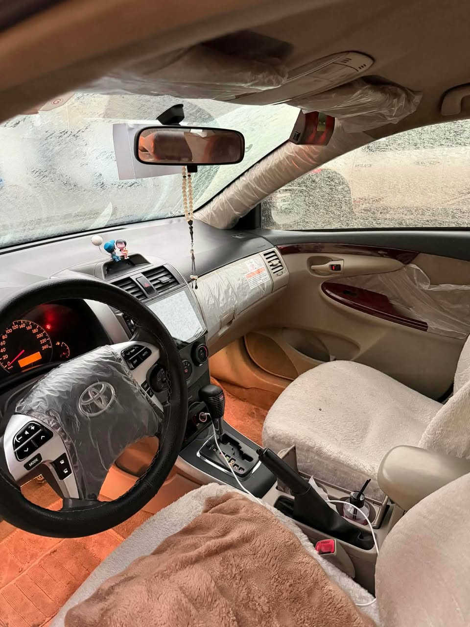 تويوتا كرولا بيلاد تةكسي ٢٠١٣  مةكينة گةورة مةكينة كةپس سيارةكي بئ مشكيلةية سيستةمي غازي لؤ بةستراية (غاز)و(بةنزينة) توندو تؤلة سيارةكي چوار پارچةي هةية پيش كةپسة  جةمپةكي خةفيفي پشتي  
***********هةية أربيل, العراق
