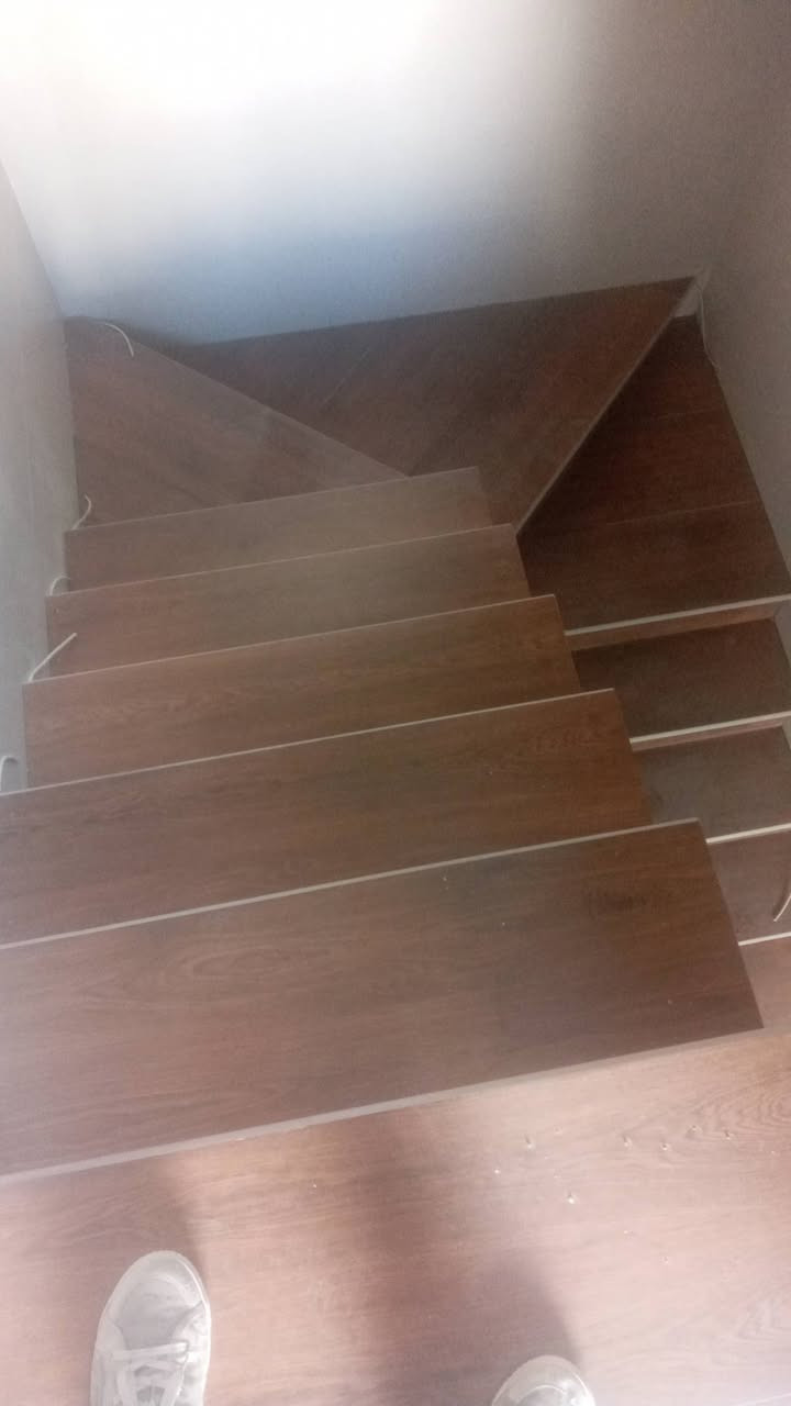 صفاف كاشي وبورسلين ارضي شغل هندسي وخبرة 30 عام
جاسم كاشي
***********
