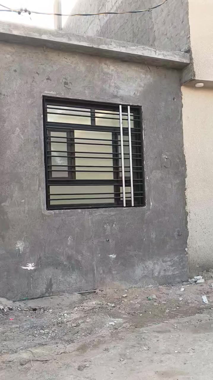 السلام عليكم يتوفر بيت الايجار المساحه 100متر قرب شارع أبو مهدي المهندس بناء حديث يحتوي على غرفتين نوم وصاله ومطبخ واستقبال وصحيات سعر الايجار 400 الاستفسار ***********
***********
