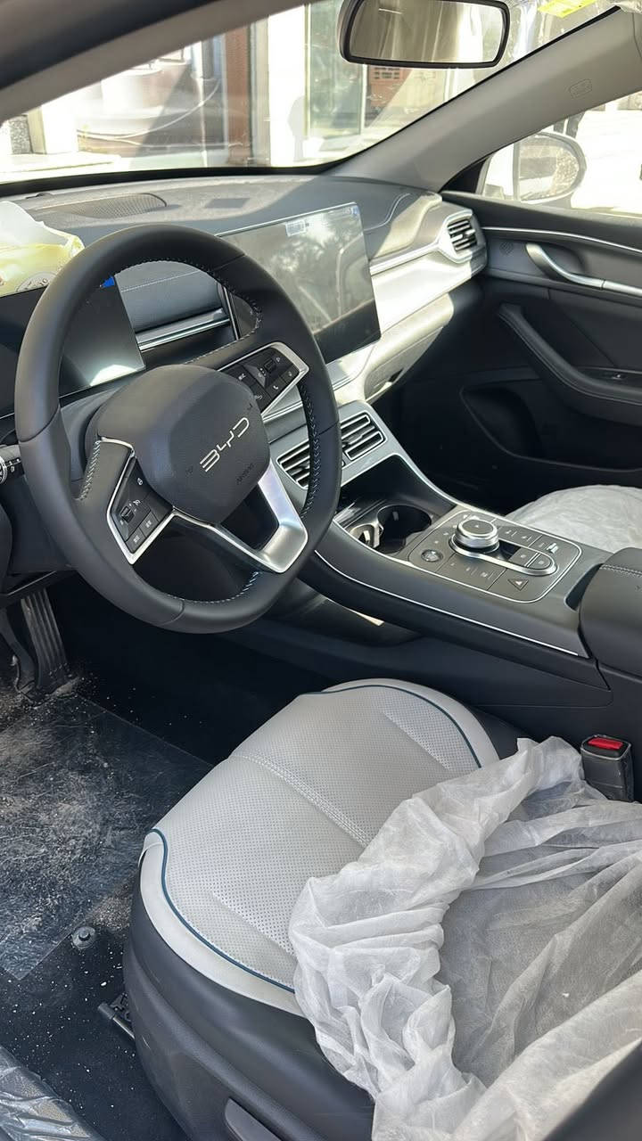 للراغبين في الفخامة والذكاء مع أعلى مستويات التوفير، أعرض لكم سيارتي BYD Destroyer 05 (مدمرة البنزين) بحالة الوكالة تماماً.

🌟 مواصفات السيارة:

الموديل: [2024]

الممشى: [1900] كم فقط. قابل للزياده

المحرك: نظام هجين (Plug-in Hybrid) بتقنية DM-i العالمية (توفير خيالي للبنزين وتسارع جبار).

الحالة: فحص كامل، خالية من الحوادث والصبغ، وصيانة دورية في الوكالة.

✨ مميزات تخليك تشتريها:

الاقتصاد: تمشيك مسافات طويلة جداً بليترات قليلة (تنسى طريق المحطة).

المقصورة: شاشة BYD الدوارة الشهيرة، مقاعد جلدية رياضية، وتصميم داخلي مستوحى من اليخوت.

الأنظمة: رادار ذكي، نظام الحفاظ على المسار، كاميرات 360 درجة، ونظام صوتي نقي جداً.
#السعر 19.500.000
للتواصل ***********
