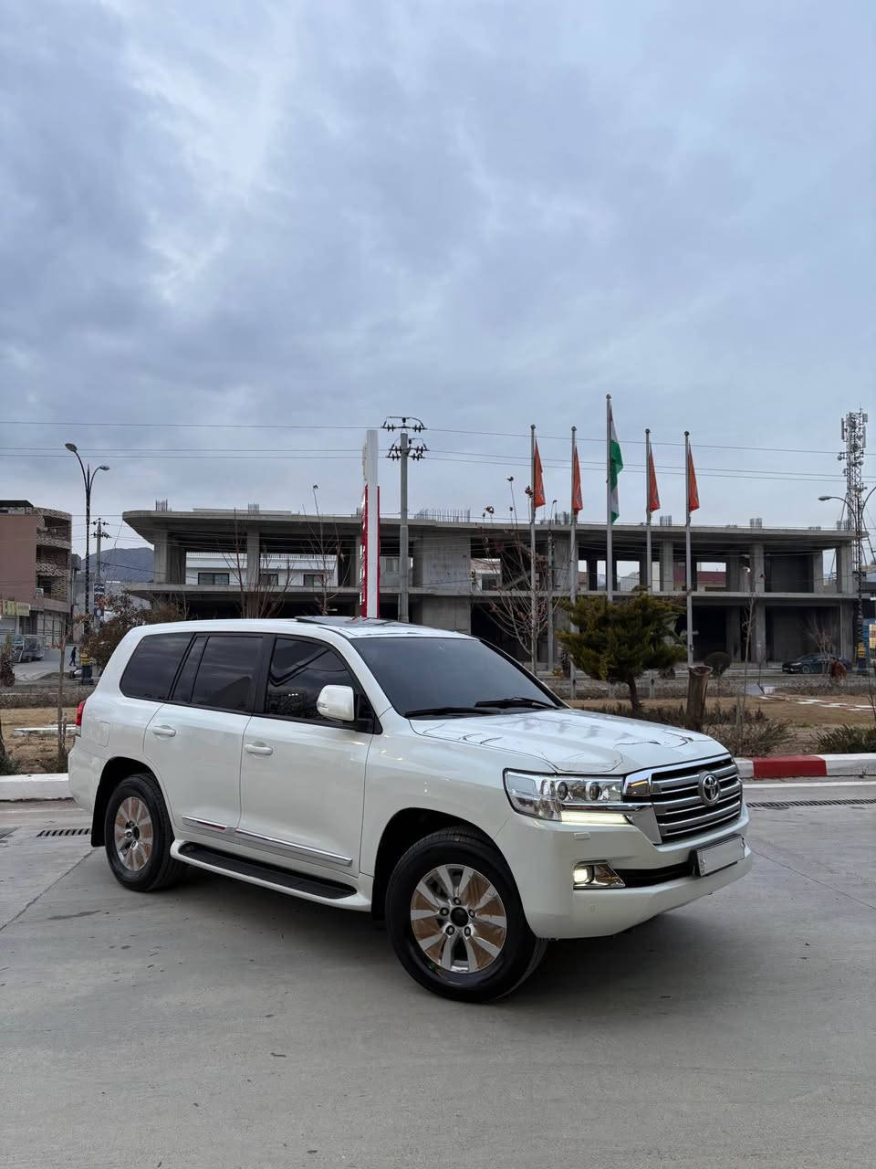 تۆیۆتا لاندکروزر وەنەوشە ٢٠١٦ 
مانگی ٦ 
جي ئێکس ئاڕ 
٨ پستۆن 
فول مواسفات
ناو زەرد سلایت 
٨ پەرەشوت 
کوشن جڵد 
حاسە پێشو دوا 
٣ شاشە 
کامیرە 
ئاوێنە کارەبا و شەفت
سەلاجە
تەبرید مەرکەزی
دەرگا بەسمە 
شەغال
بەخاخ لایت
کوشن کارەبای 
سوکان ڤۆلیۆم 
تەعدیل سورعە
نیزام ئیکۆ
وە زۆر موسفاتی تر 
١٤٠ هەزار کیلۆمەتری حەقیقی رۆشتوە 
سەیارەکە یەک دینار مەسرەفی نیە مالێ دۆستە 
لۆک ماوەتەوە لە رەسمەکان جوان ترە 

سەیارەکە پارچە رەشە و یەک بست پێش سلایت
پەمپە لەسەر ساخی پێشو پشت کەپس بێ ناو گرتن 

***********
*********** رانية, السليمانية
