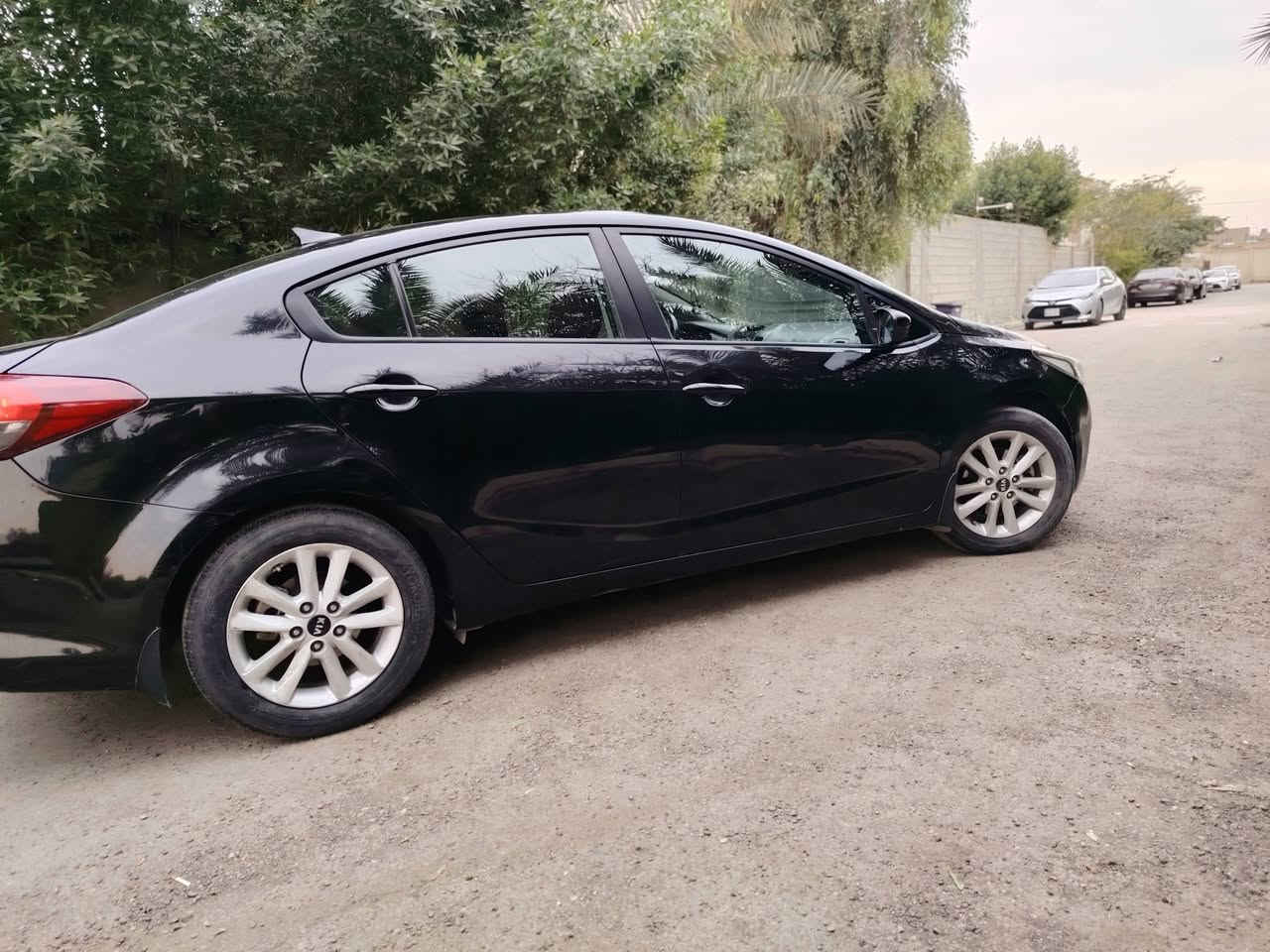 سلام عليكم كيا فورتي 2017 وارد أمريكي مكفوله من الصبغ وال تبديل ومكفول ايرباك وايضن شواصي ماشيه 76الف مواصفات تحكم استرين جهتين مود درايف شاشه محرك 2000 كامره خلفيه سياره جاهزه من جميع النواحي سياره باسمي تحويل ثاني يوم موقع سياره بغداد رقم تلفون *********** السعر ١٢٠ وبيه مجال شي قليل
