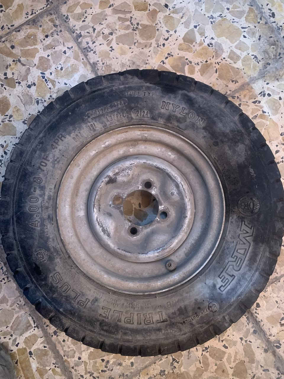 سبير  + ويل + جهاز يشتغل ضوه ع طاقه شمسيه + هورن
مكان الشعب سوق شلال 

***********
