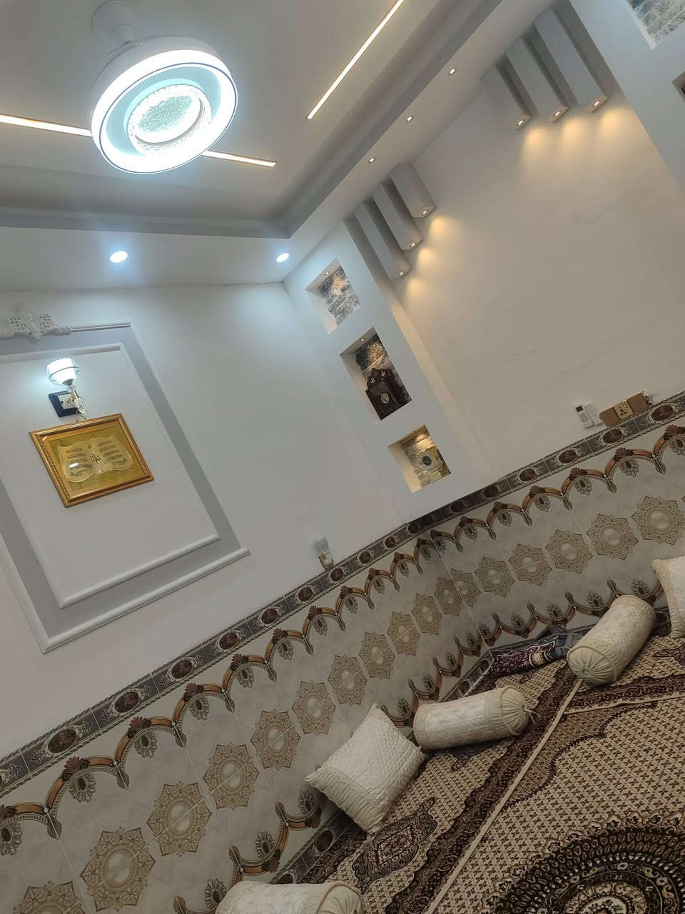 سلام عليكم دار للبيع موقع الدار ٥٥ ١١٠ م  مربع ركن فول  البيت ***********
