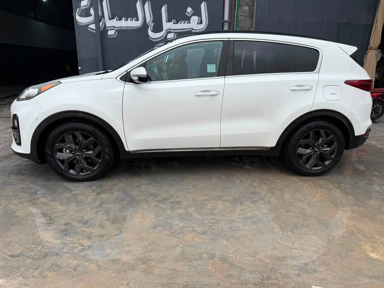 السلام عليكم سبورتاج موديل 2020 وارد امريكي حادثها قطعها وحدة بدون داخل بدون ايرباك مكفوله كفالة عامة مواصفات s تجي بانوراما كاميرا نقطة عمياء داخل جلد ابيض ماشية 125 الف كيلو عارضها ب168 للاستفسار ***********
