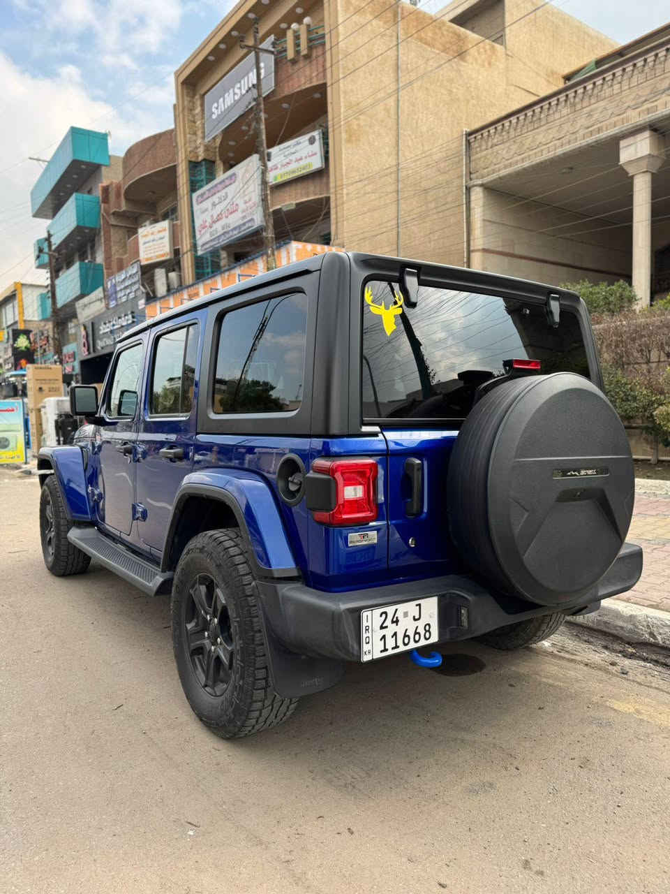 السلام عليكم ورحمة الله وبركاته 
جيب رانجلر ان لمتدد سبورت للبيع 
موديل ٢٠٢٠ ٦سلندر المرغوب 
السياره جديده كلش بدون حادث بدون صبغ بدون تبديل 
مكاني بغداد 
السعر ٢٦٥$ وبيها شي بسيط
للاستفسار ***********
