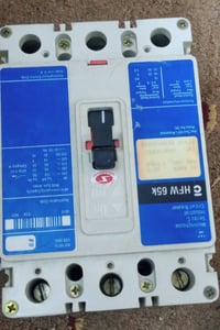 قاطع كهرباء • ٦٥ أمبير