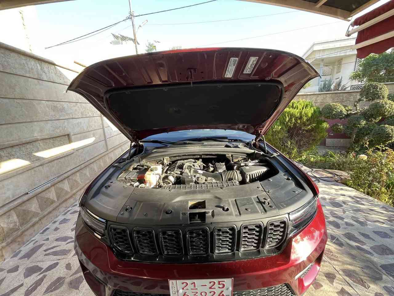 #جيب كراند شيروكي  رقم كاتي**دخول  جديد   تترقم شمالي المحافظات (اربيل - سليمانيه -دهوك ) اخت الكليين 5 راكب المرغوب  **محرك 6 سلندر سيارة  جديدة  جدا شرط دينار ماتصرف عليها 
** سيارة شغالة تشتغل وتمشي من امريكا بدون اي اشارة بالداشبورد
**بدون تبديل اي قطعة **بدون ايرباك **بدون اي دواخل **بدون شاصي ** دعاميات بجم كبس بلاد نهائيا  لاراديتر لامجموعة امامية لا منظومة تبريد لاغاز كلها على حطة الوكاله  ///خشم  البونيد الجزء الامامي  فقط بيها  واضحة الضرر
** سعة المحرك 3600 

  **موديل 2023 دخول جديد نظافة السيارة 💯 على 💯  خالي من الشخوط    ** احلى   لون  مميز
بلاك توپ فتحة بجم كبس سيارة  كل شي بيها بحالة الوكالة ***عداد ماشيه( 12) الف برغي مامفتوح بيها  بدون اي تبديل بدون  اي نقص كل شي بيها كامل  شرط تفحص   فئة  التديوت بلاك توپ🖤🖤🖤لون كرزي برغندي  تصليح ممتاز راجعة بلاد  شبرين حافة خشم  البونيد   مصبوغة على قدر الضرر   بجم كبس  واضحة صور امريكا مرفقه … 
///مواصفات /// 
**فتحة سقف سلايد روف
** دبل بصمه  
**داخل جلد مطعم مخمل 
** رادار امامي
 **بصمة عدد 2 
** بصمة تشغيل عن بعد   ***رادار  نقطة عمياء حساسات
 خلفيه كامرة تحديد مسار   بصمه عدد اثنين   
*** تحديد مسار توقف ذاتي ** لايتات LED زينون  
** ستيرن هيتر 
*** كير ناقل حركة رياضي بالمقود 
 ***شاشة دجتال 
***ويل ريشه اسود  مواصفات الالتديوت  معروفه بعد .عنوان السيارة كركوك //سعر السيارة338$$  
رقم ***********
