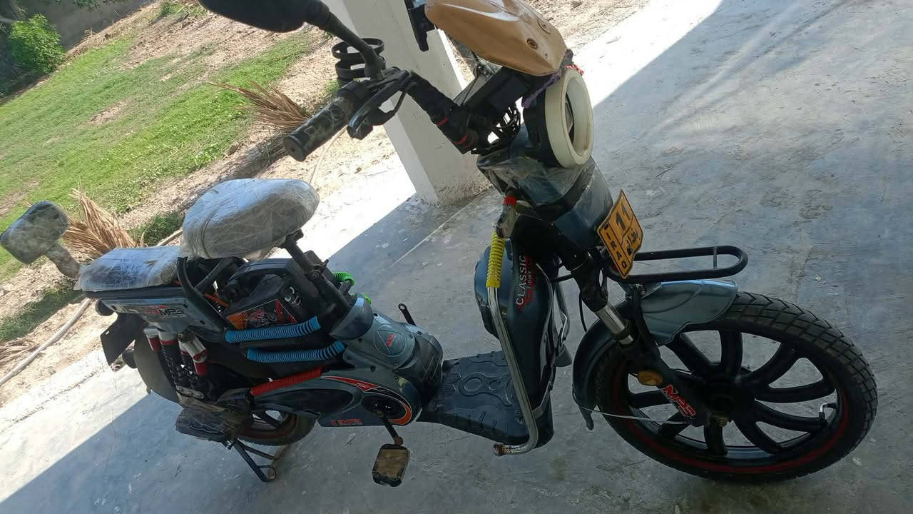 سلام عليكم  بايسكل شحن ربع گير 5بطاريات نضيف ستفسار على رقم  ***********
