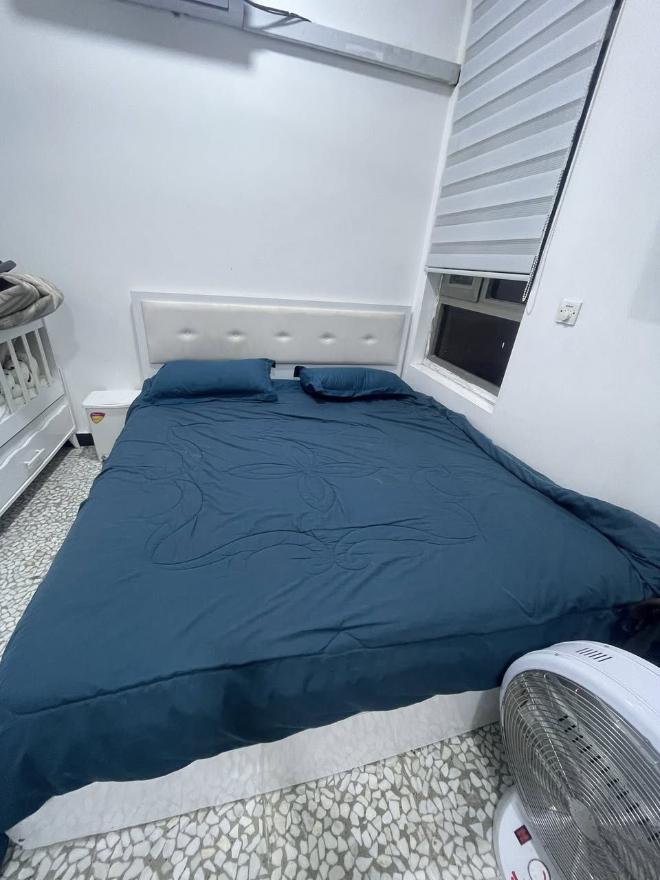 غرفه تركيا 5 قطع نظيفة ومابيها اي عيوب 
كنتور 
سرير 
ميز تواليت 
2 كومدي 

ايضا مجارير بلاستيك 
مكانه البنوك 
السعر 275 وبيها مجال 
النقل والفتح على المشتري


**إذا كنت صاحب هذا الإعلان وتريد حذفه لأي سبب، رجاءا أرسل رسالة إلى الدعم الفني**