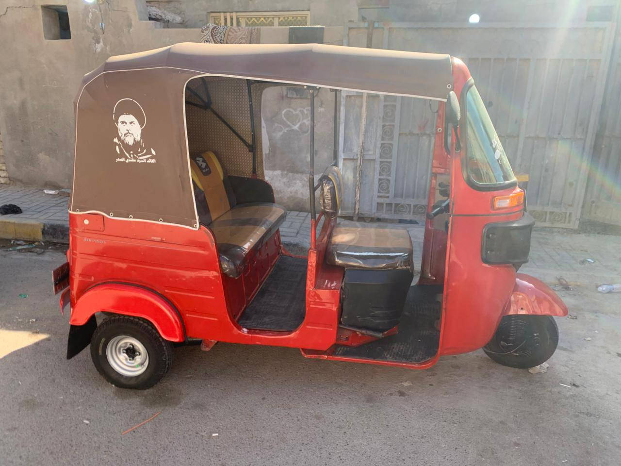 سلام عليكم تكتك للبيع 2018 لغد واحد معمر ومصبوغ والثاني جماليه الدوس تعمير جديد تحويل مباشر مكينه كير اكسن خير من الله سعر 5200 وبي مجال عنوان كسره وعطش حي الكوفه ***********
