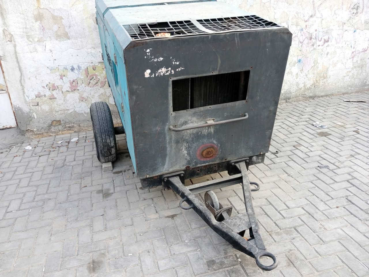 السلام عليكم كومبريسر ايرمان حجم ٢٦٥ للبيع ضاغط جديد محرك بي بخار هواء فول السعر ١٧ بيهة مجال مكاني بغداد ***********
