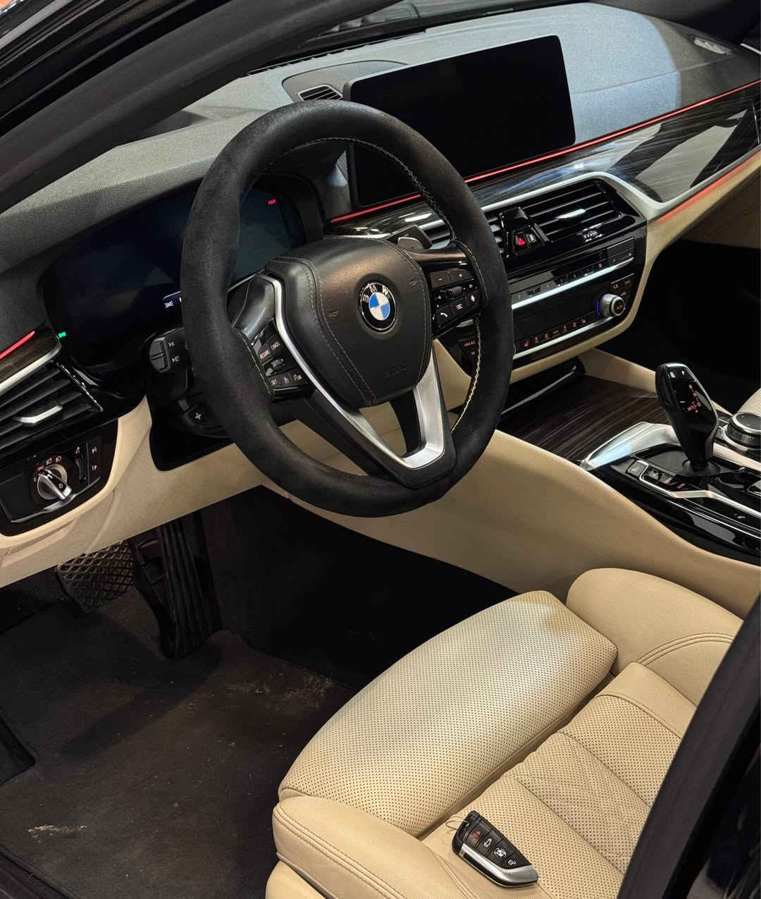 bmw530 
موديل ٢٠٢٢ كلين تايتل دعامي بشرت 
ماشي ٥٩٠٠٠ ميل سيارة داتاشو سماعة هارمان كاردون صندوق 
34000$ بي مجال
***********
*********** Singapore
