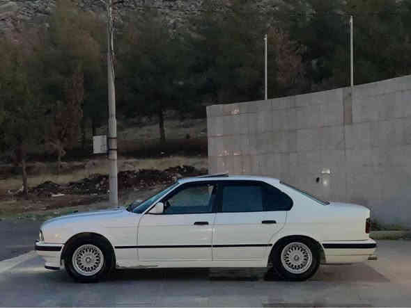 بەناوی خوای گەورە و میهرەبان 

بیئێم 1993    520i.  گێڕ عادی 

فرۆشتنی خێرا.  پێش و پشت کەپس 

مەکینەی هەڵمی دەمیشی هەبوو نەتەوێ 
 
گێڕ مەکینە ئەکسل تەقە و ڕەقە کارەبای کامل کامل بەشەرتو بە زەمان 

قەپات مواسەفات تەنها تۆماتیک نیە 

سڵایت 
٤ جام کارەبا 
لایت زینۆ 
ABS 
٤ تایە و ویلی حەسیری لۆکی لەژێرە 
بۆ قوەتیش گێڕی ٣ تەناشی نەکرد نەتەوێ 

نوکە دەرزی دەحمی نیە. ناو و دەری ناو پاکەتە 
کامل گێچەکانی ئیش دەکا 
 
دەعامی بۆ دەعامی بە شەرت و بە زەمان
شوێن ڕانیە بۆ مەحامەلە تەلەفون مەکە   قفڵ قفڵی ٢٦$ گەڵایە خوار هەمو بازاڕ 

*********** رانية
