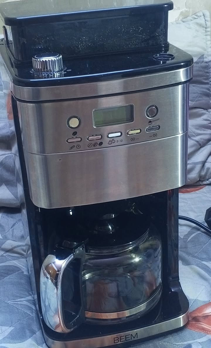 السلام عليكم
ماكينة قهوة ألمانية أصلية
BEEM Fresh-Aroma-Perfect Superior 💎
✔️ تطحن البن فريش بنفسها (مطحنة مدمجة)
✔️ 28 درجة تحكم بالطحن
✔️ تحكم بقوة القهوة حسب الرغبة
✔️ مؤقت 24 ساعة
✔️ سعة 1.5 لتر (تكفي لحد 12 فنجان)
✔️ خزان بن 200 غرام
مكاني بغداد حي الجهاد 
متوفر توصيل هم


**إذا كنت صاحب هذا الإعلان وتريد حذفه لأي سبب، رجاءا أرسل رسالة إلى الدعم الفني**