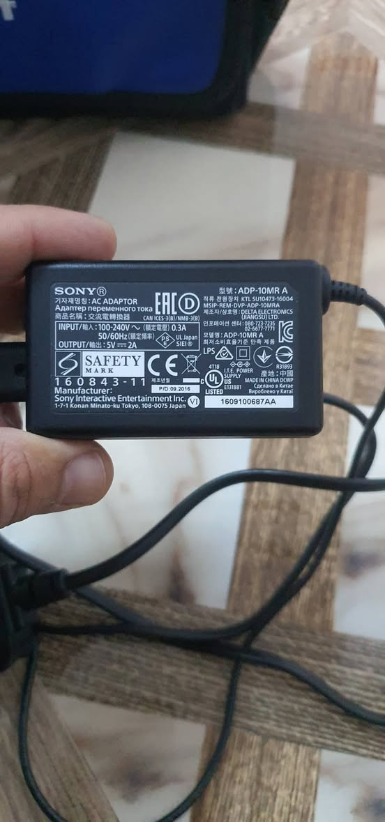 جنطة ps4 وشاحنة مال بالة ياباني اصلي ويدة بلادى ابيض 
السعر الكل ٦٥ الف ويا التوصيل


**إذا كنت صاحب هذا الإعلان وتريد حذفه لأي سبب، رجاءا أرسل رسالة إلى الدعم الفني**