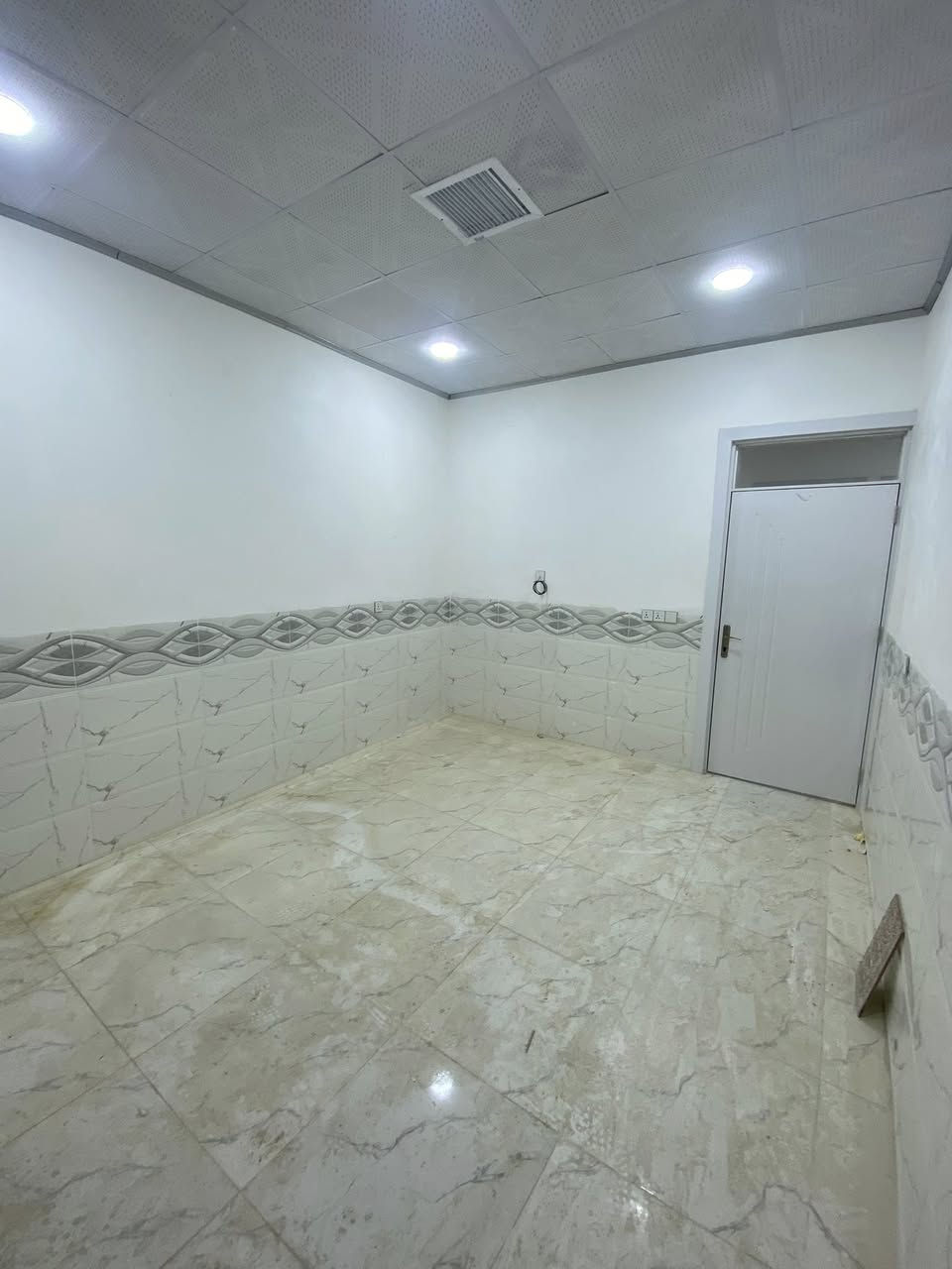 بەناوی خوای گەورە
خانو بۆ فرۆشتن

🔴كۆدی ڕیكلام🔺 2000
 كەلار گەڕەكی حەمرین 

🟣ڕوبەری ئەم. خانوە 105 مەترە
7/ 15
 
🟢خانوەكە تازە دروست كراوە
ماڵی تیا نەچوە

🟢عەرزی بیناكە هەمو كاشیە
مەتبەخو مشتەمەلات و مەتبەخی گەرمی تاوەكو سەقف كاشیە

🟢دەرگای ژورەكانی داری توركیە
دەرگاو پەنجەرەی دەرەوەی پلاستی نەخش دارە
🟢دەكتی موبەریدەی مەركەزی بۆهەمو ژورەكان ڕاكێشراوە

🔴ژورەكـانی ئـەم خـانوە پـێـك دێـت لە

🔵دوو ژوری نوستن
🔵میوان
🔵مەتبەخ
🔵هۆڵێكی گەورە
🔵مەتبەخی گەرم. 
🔵حەوشێكی گەورە

🔹🔹🔹🔹🔹🔹🔹🔹🔹🔹🔹

🟢كۆڵانی فراوانە
🟢نزیكە لەجادەی گشتیەوە
 🟢بە مەوادی كوالێتی بەرز دروست كراوە

🟣لەقوتابخانەوە نزیكە
🟣كۆڵانی مەجاری كراوە
🟣تاكو بڵێی جوانەو ماڵی دۆستە
🟣نرخی گونجاوە و كەمتر لەنرخی ڕاستەقینەی خۆی ئەیفرۆشین

🟢بۆزانیاری زیاتر
زانینی نرخ
بینینی خانوەكە
هەرپرسیارێك دەربارەی  موڵك كڕین. فرۆشتن ڕێنوینی و نێوەندگیری 
نوسینگەكەمان نوسینگەی کوردستان لەخزمەتی ئێوەی بەڕێزدایە

***********
***********

🟢عەقدی بڕواپێكراومان هەیەو هەر مۆڵكێك بكڕین یان بفرۆشین تەواوی وردەكاری  موڵكەكە ئەخەینە ڕوو

🟢تۆی بەڕێز گەر خوازیارت كڕینیان فرۆشتن. یان. بەكرێدان و بەكرێگرتنی هەر موڵكێكی
خانو  باخ عەرزە مەغزەن شوقە  زەوی زراعی
كارەكەت بەئێمە بسپێرە   
ناونیشانی نوسینگە

🟢كەلار گەڕەكی حەمرین  تەنیشت شاری پزیشكی گەرمیان و بەنزین. خانەی شار ئۆیڵ

سەر جادەی كفری.  

نوسینگەی کوردستان

***********
***********
