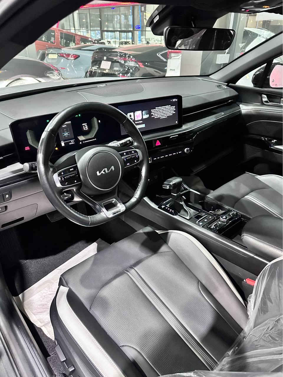 رقم السيارة : بدون رقم يترقم شمالي

موقع السيارة : دهوك

نوع السيارة : kia K5 

موديل السيارة : 2025 

المسافة المقطوعة: 15.000 ميل 

مواصفات:GT line 

ملاحظات: شبر جاملغ امامي صبغ بدون دواخل بدون ايرباك سيارة جديدة فول بدون بانوراما 

السعر 22.500$

للأستفسار :

***********

*********** دهوك, العراق
