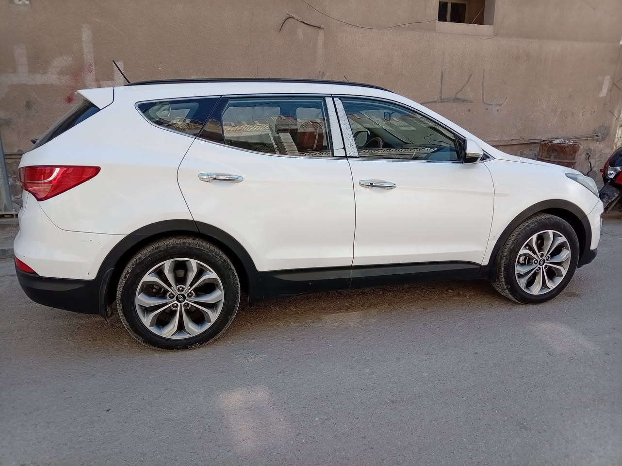 سلام عليكم عندي سياره سنتافية 2016 ماشية ٦٥ فول موصفات عدة بني رامة ٣ قطع تبريد مابيه صبغ ولا حار ولا بارد سيارة فول عدة بني رامة مكينة وكير مكفولة سيارة من كلشي  ستة سلندر فول رقمي ***********
