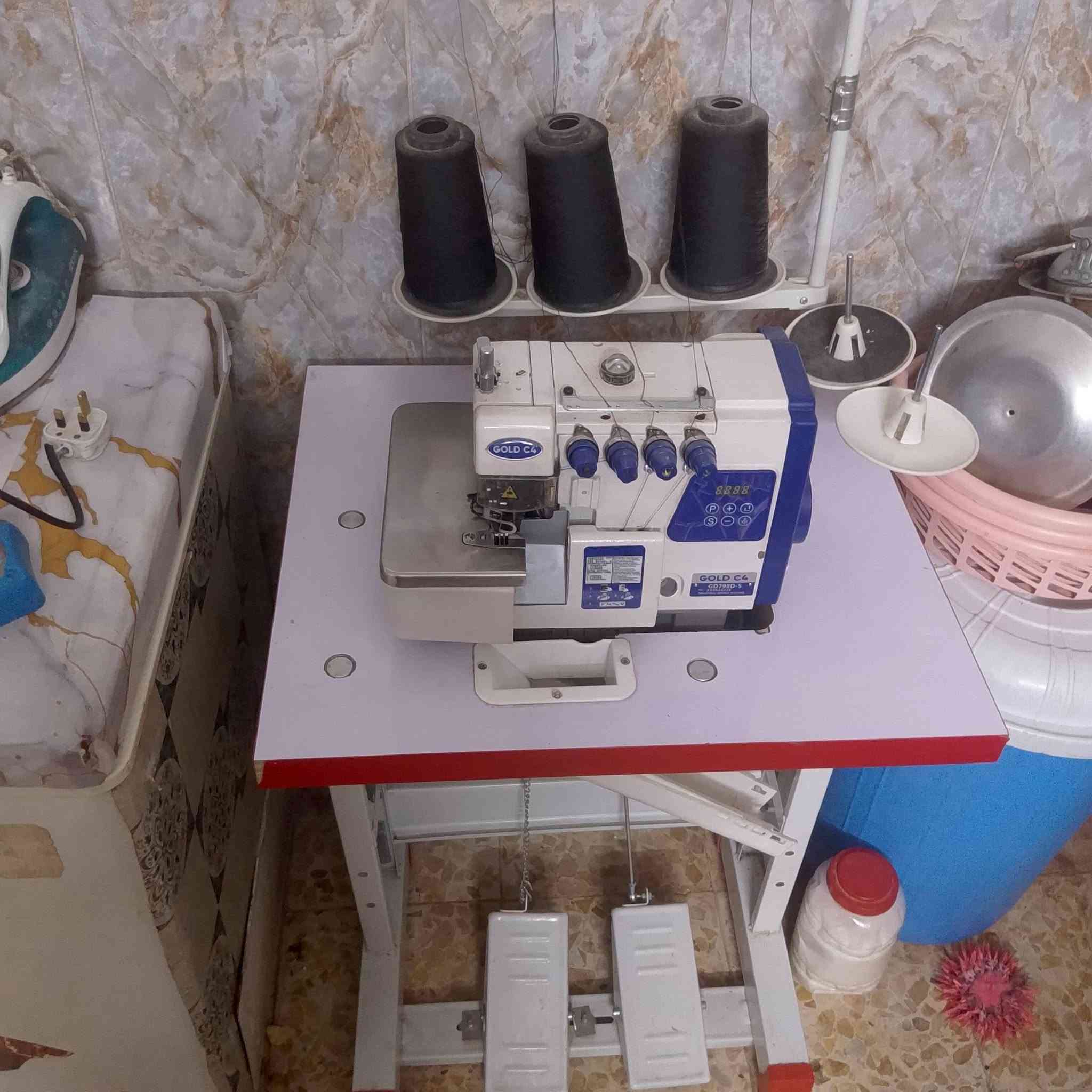 مكينه صناعيه استخدام شهر سعر300قفل ووفر صناعي خمسه خيط جنن سعر 430قفل سبب البيع اريد اشيل ماكو مكان ***********
