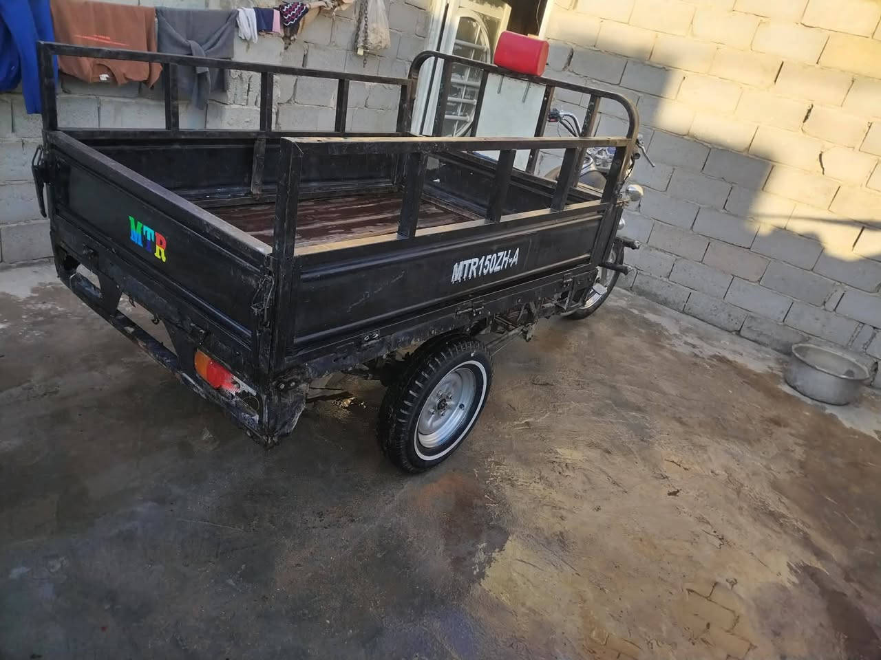 للبيع 2013 رقم الماني سنويتها منتهيه بيها لحيم بلركبه بس مامبينه كلشي ماعايزه ستوته مليون و500 وبيها مجال مكاني نجف ***********
