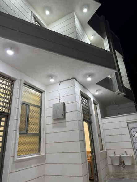 📍دار سكني حي الحكم طابقين 250 متر  قرب المركز الصحي
#تفاصيل الدار 
الطابق الاول 
غرفتين وصالة كبيرة وبراني كبيرة ومطبخ وصحيات داخلية وخارجية 
الطابق الثاني 3 غرف وصالة وصحيات 

السعر 300 مليون مطلوب 40 مليون تحول على المشتري او تسدد في حال رغبة المشتري
للاستفسار الاتصال 
***********
