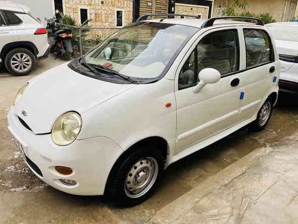 السلام عليكم كيو كيو موديل 2013 سياره كلش جديده جانت مضمومه 3 سنوات كير جديد محرك جديد صدر جديد تخم تاير جديد كهربائياتها كلها شغاله حته كلوب سيرفس ممشتغل جديده بمعنه الكلمه تبريد ثلج تدفىة نار ماشيه 75 مشيها الحقيقي رقم جديد الدولي وهزه جديده وسنويه جديده سياره دينار واحد مذب عليها وتحدى اكو كيو كيو بجديتها بدون صبغ سياره وبدون حادث فقط بنيد كلير سبب الجلح شويه غرفتها كلها جديده كسر واحد مابيها عدتها كلها كامله وسويج الشركه البلادي من تقفل سياره وجام مفتوح هوه ينسد الحاله حته جامه الاماميه مال شركه البلاديه ام العلامه  رايدها 42 وبيها مجال بسيط مكاني بغداد الحريه ***********
