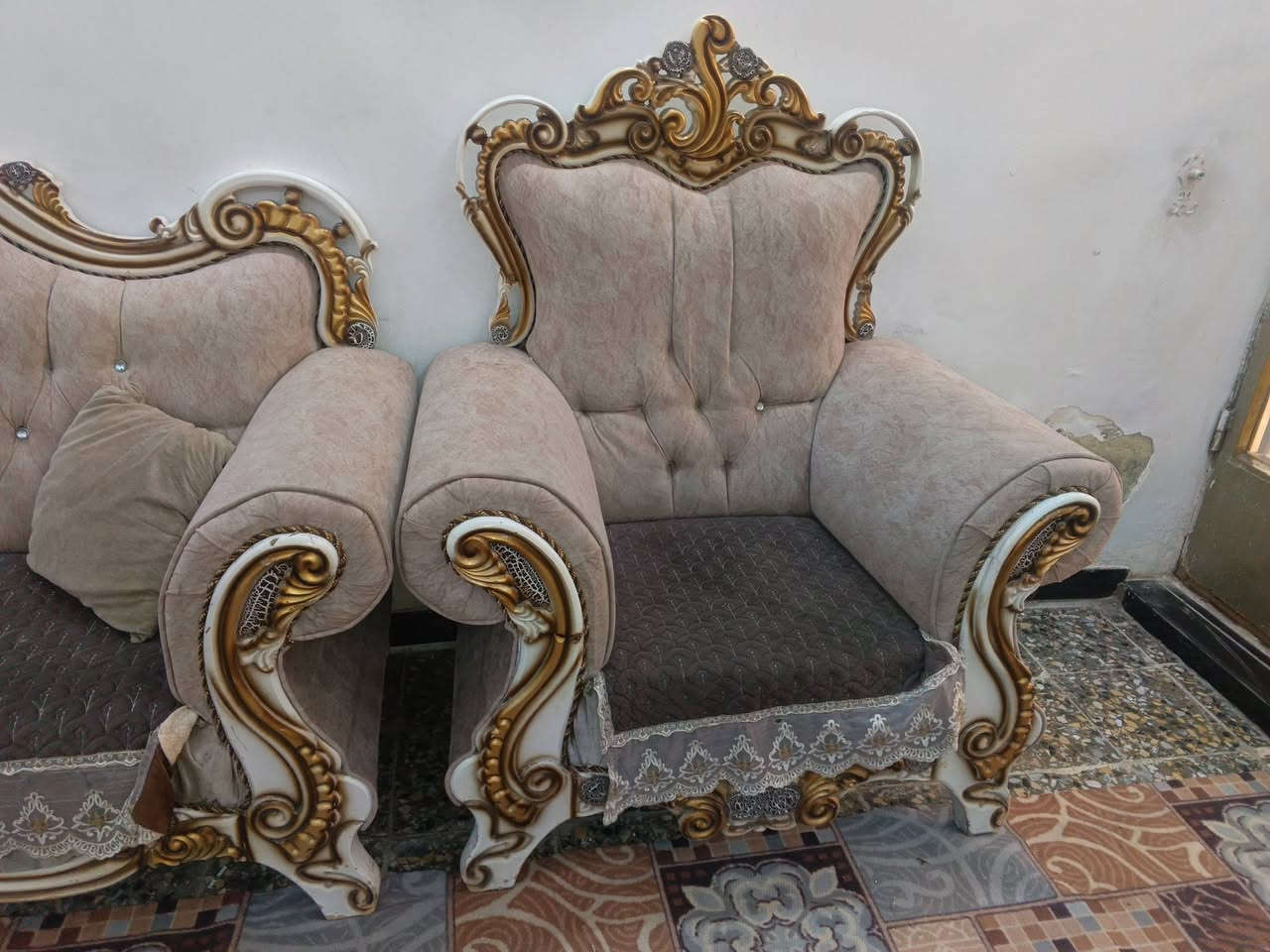 تخم 9مقاعد للبيع ا لسعر450تخم ضخم وثكيل ونضيف للتواصل على الرقم ***********
