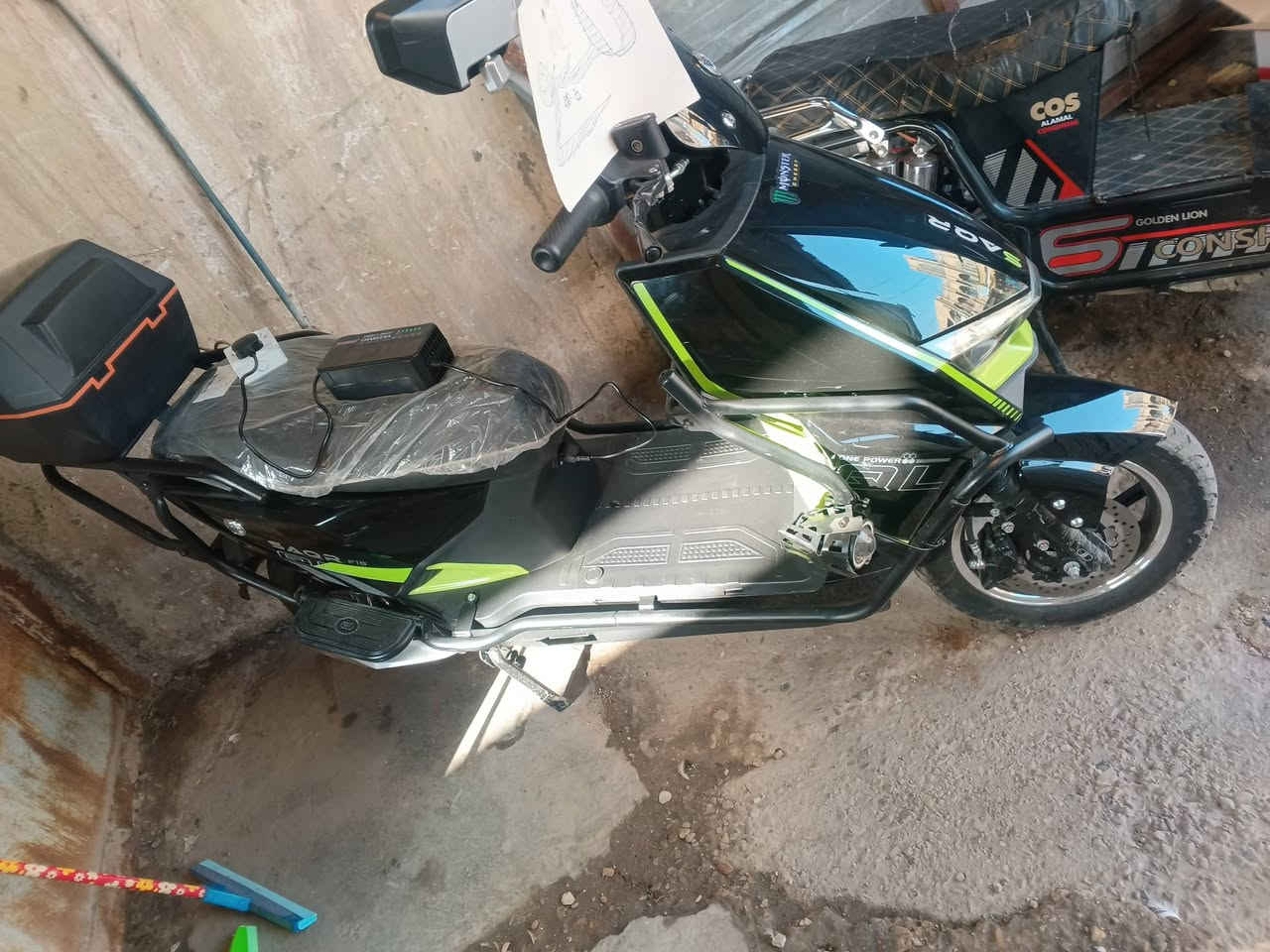 سلام عليكم 
دراجه شركه السقر ماشيه 144كيلو 
زيرو 
6 بطاريات دبل 
مواصفاتها معروفه 
850 وبيها مجال 
البياع 
*********** بي واتساب
