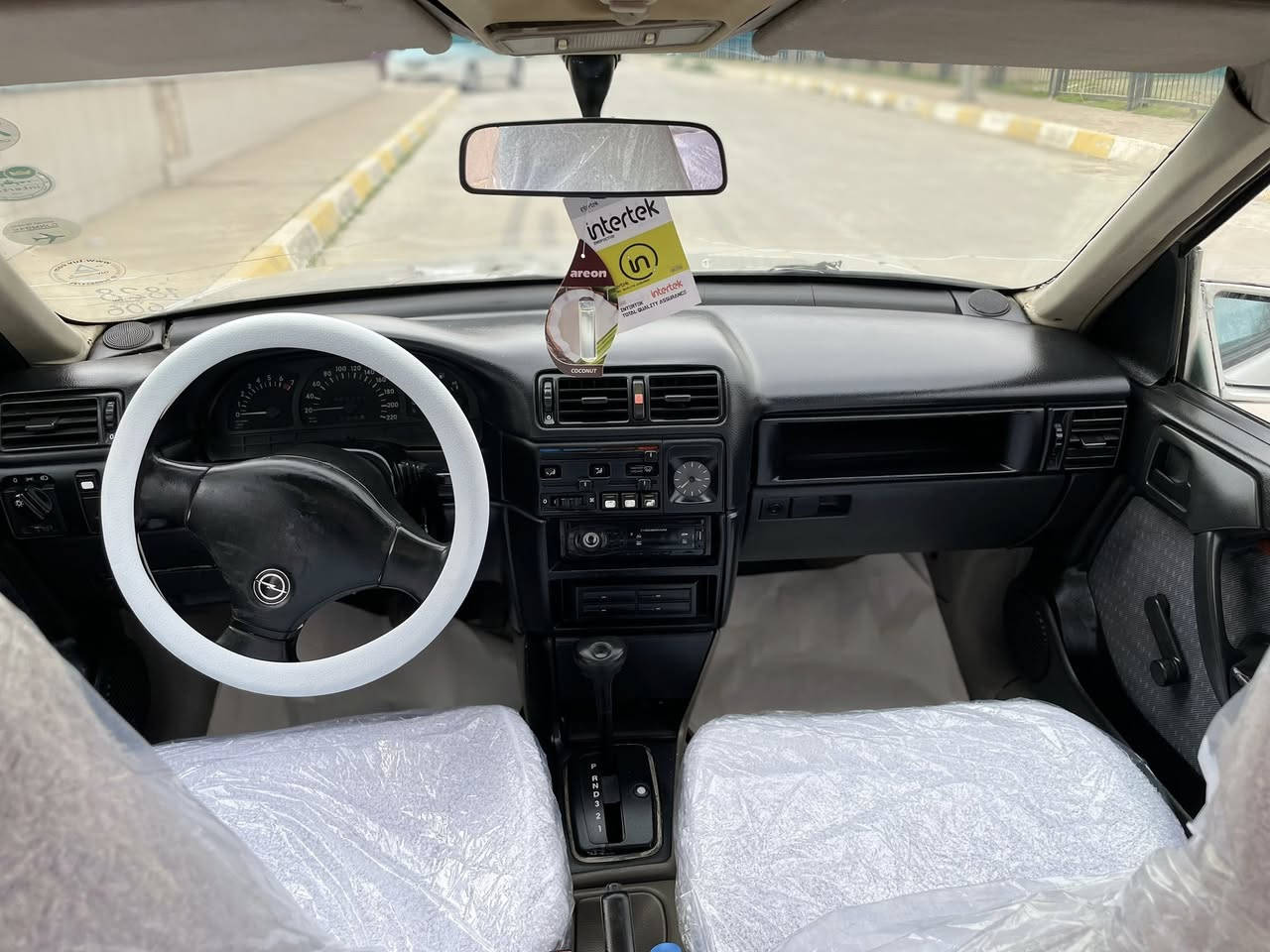 ماشاءالله تبارك الله
***********
اوبل فكترا موديل1990
فوول مواصفات
گير/ اوتوماتيك
مكينه ٢٠ فوللل
رقم سليمانييه 
سنويه جديددد
 abs __
سوكان باور
 _داخل صاج ملكي بلاد. 
داخل و خارج كلش نضيف بيلاد. 
سيدي جنجر بلادي 
قفل مركزي كونترول/
بدون ضربة او دعم و خياس دوس و
سياره  /كلين 
***********
مكاني كركوك
