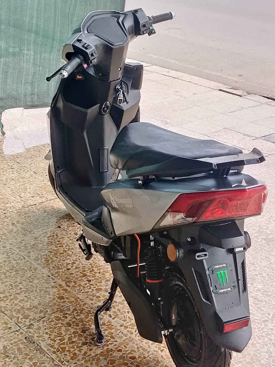 السلام وعليكم  ماطور سكنس شحن ماطور نضيف بطاريات عداد ٦ ماطور يشتغل عن بعد وعل اسويج السرعة 50 وايرمنيه كله شغاله  ثلث نمار الي يحب يراسل  أو خاص  اتصل ***********
