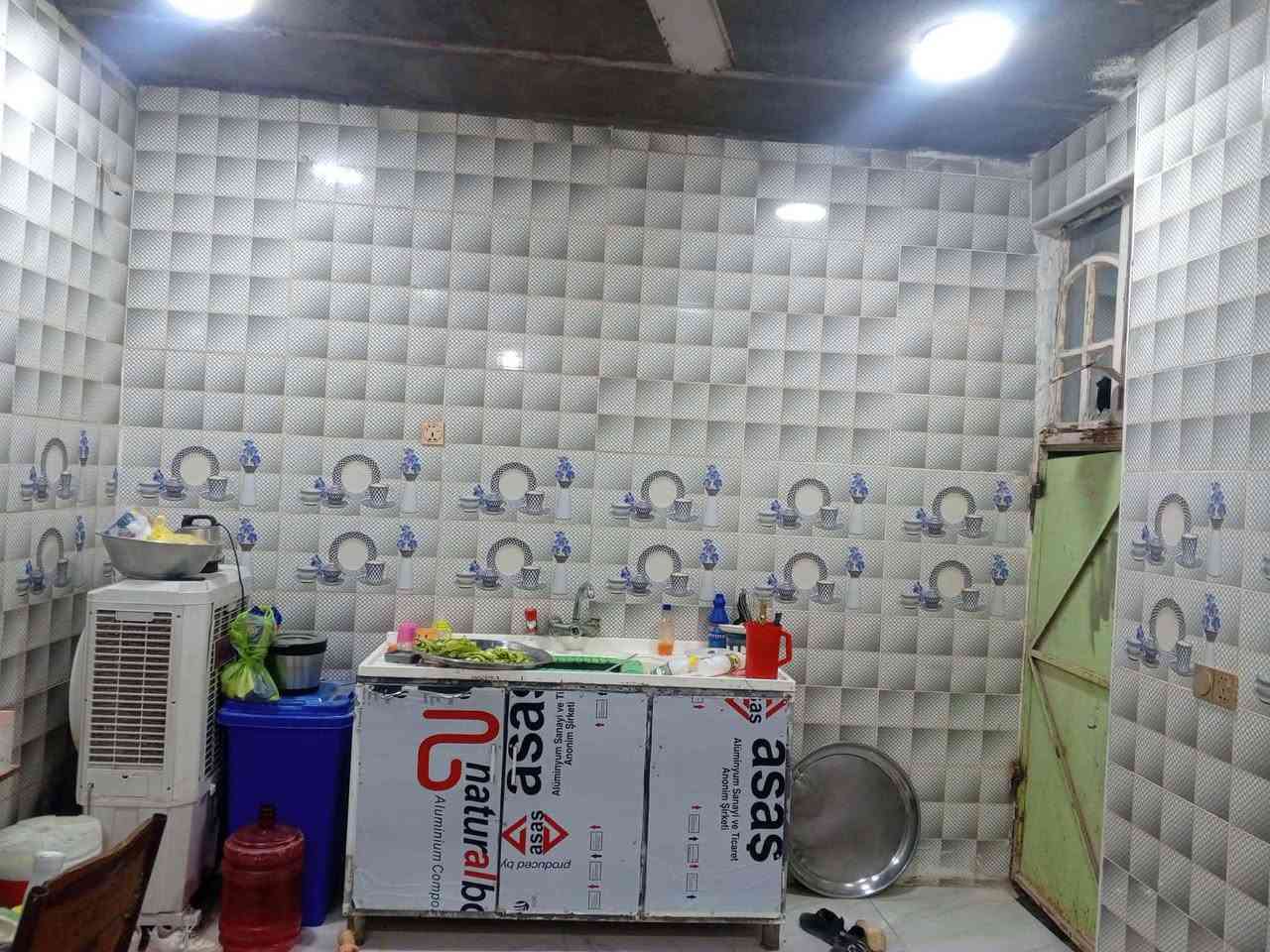 بيت للبيع طابو صرف مساحه 113 حي العسكري الصدر الثالث قرب مدرسة المسره يحتوي على  استقبال غرفه  صاله مطبخ وصحيات السعر 70 وبي مجال الاستفسار ع هذا الرقم ‏‪***********‬‏ واتساب موجود
