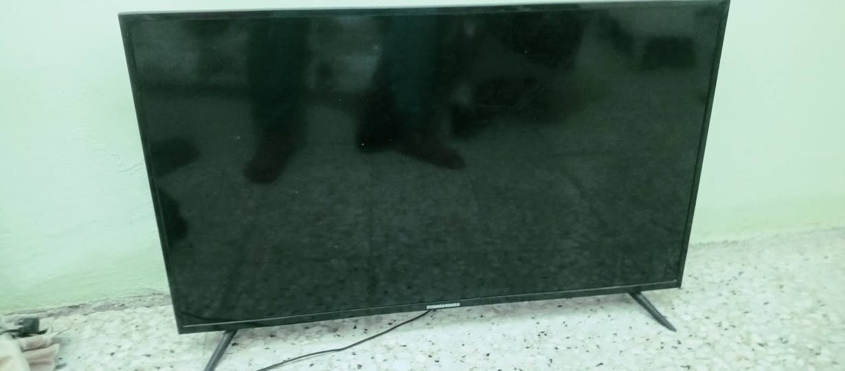 شاشه اخت الجديده سامسونك صارلي سبوع من اخذته 300الف حجمه 48 وتشتغل على النت  وحاليا اريد ابيعه لان اريد اكبر رايده ب250الف ***********
