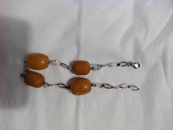 السلام عليكم سوار فضه مع 4 خرز كهرب وزن الكلي 12 غرام زوعه انتيكه قديمه جدا كاع النباعي مكاني بغداد مدينه الصدر *********** يتوفر توصيل الشراي يتفضل خاص
