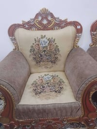 تخم • ١٠ مقاعد • التأميم