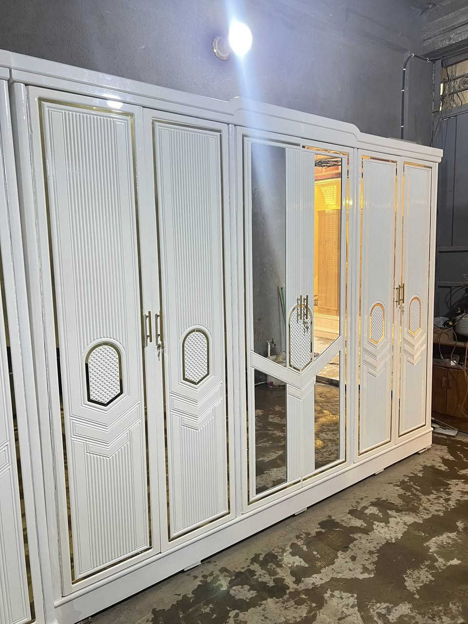 سلام عليكم غرفه نجاره صاج صبغ. حراري. ابيض شغل ثقيل درجه اولى استعمل ٥تيام. فقط. العنوان الحله ***********
