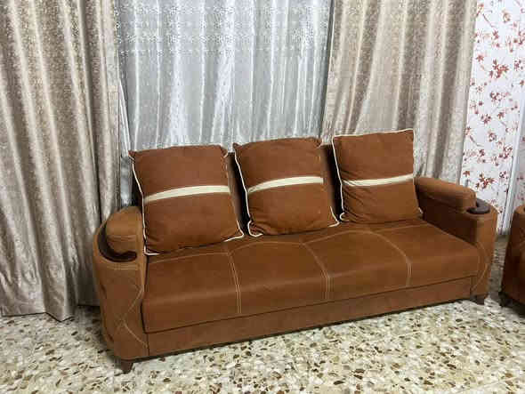 تخم البيع نضيف١٠ مقاعد السعر٥٠٠ وبي مجال المكان بغداد مدينه الصدر الرقم الهاتف ***********
