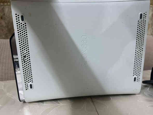 إكس بوكس 360 مهكر للبيع الألعاب (بيس ٫زومبي"وبعد مليان العاب ) مع يدات وجهاز نضيف كامل مانقصو اي شي السعر 110وبي مجال حك الجية التواصل على الرقم المكان الموصل جانب ايمن ‏‪0775 908 8624‬‏
