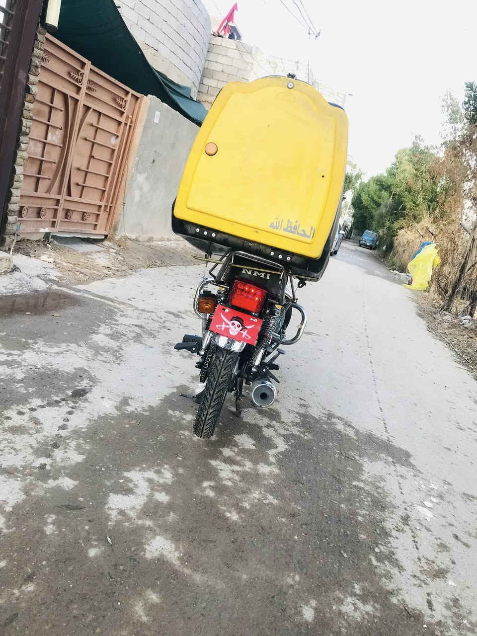 السلام عليكم دراجة نامه للبيع موديل ٢١ نقصه أوراق بس أكفلك سرقة وعشائر دراجة عوزه بس كوبلن خلفي مال تاير مبدل بيع ولفات بس مكينته ناعمه ونشطه وقويه معدل ١١٠ سعره ٤٥٠ وبيه مجال مكاني الدوره (الصندوك مو وياه ) 
*********** ما متواجد ع فيس بس ع خط والواتساب
