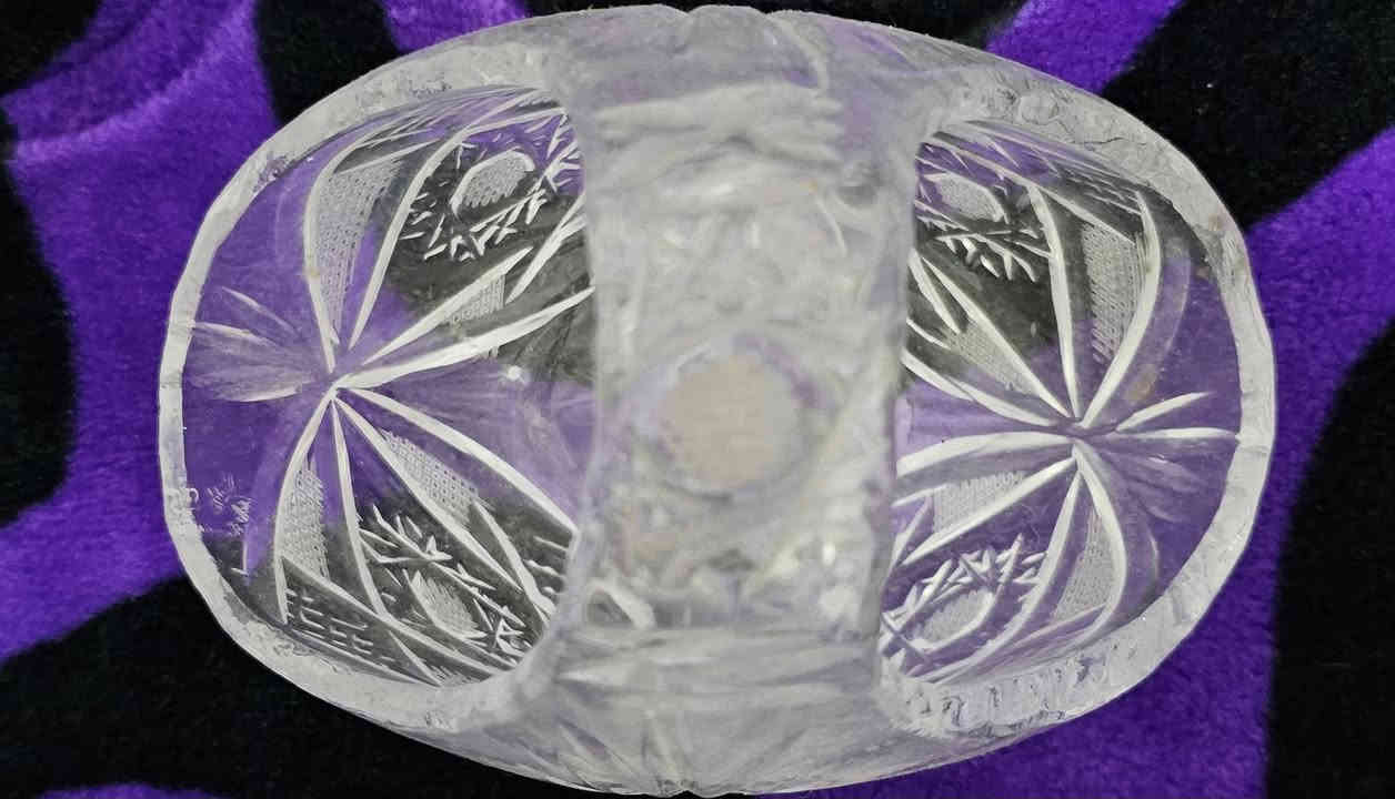 السلام عليكم
طاسه كرستال مع سلة جكليت للبيع
رايده ب50
هاتف ***********
مكاني علي الصالح مقابيل الطوبجي
