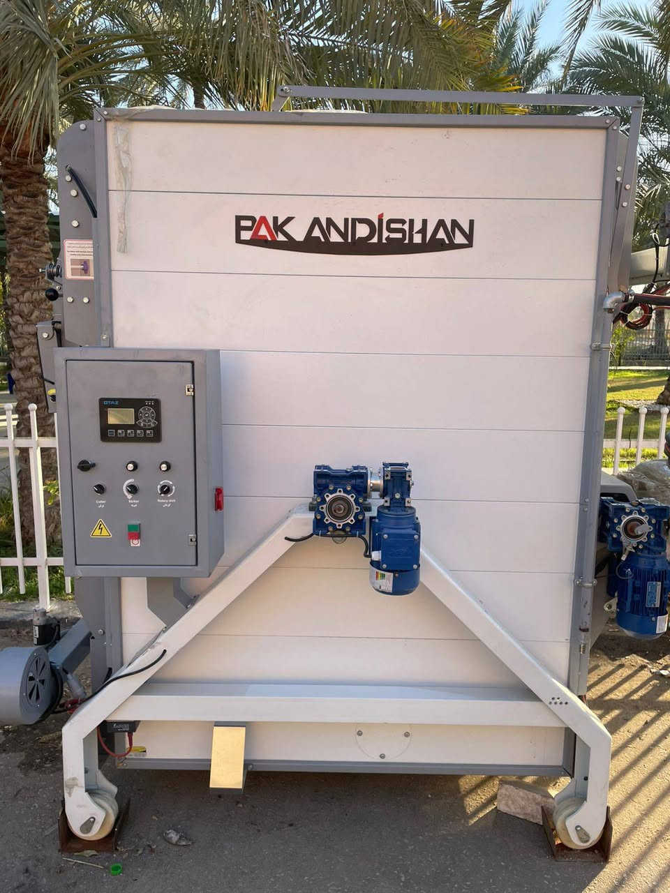 مخبز ( فرن ) كامل للبيع للاستفسار الاتصال على الرقم التالي *********** او المراسله على الواتساب 

* بدون تنصيب .
