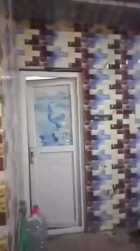 ⭕️للإيجار 
بيت في القبله حي الشهداء يحتوي على گراج واستقبال وصاله ومطبخ وغرفه جوه وصحيات داخليه وخارجيه والطابق الثاني يحتوي على غرفه وصاله وصحيات السعر 500
***********

