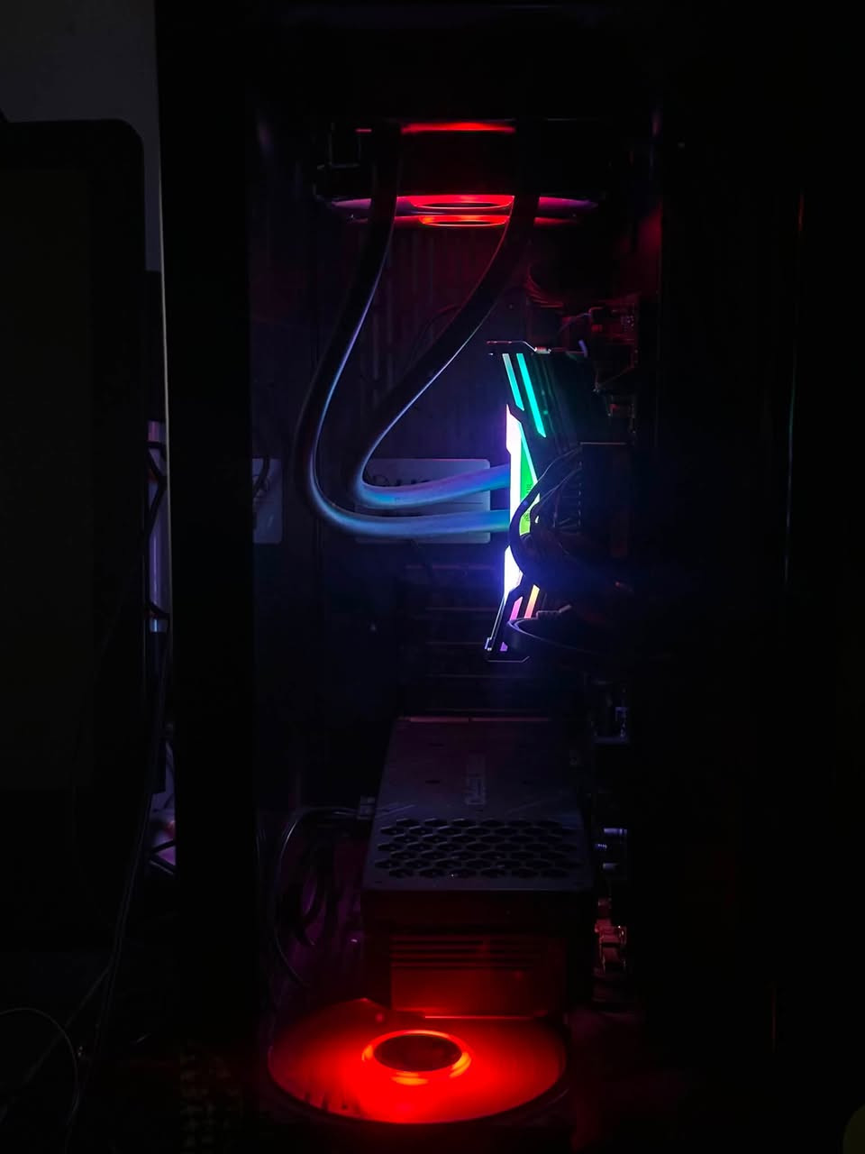 بي سي للبيع pc

معالج🔥CPU : intel Ci 9 - 10900F
🔥GPU : RTX 3070ti كارت شاشة
🔥RAM : 4*8 32 GB RGBرام
هاردات
🔥m.2 : 500 GB nvme
M.2-PCL4 1TB SAMSUNG 

🔥HDD : seagate 2TB 7200 RPM

🔥M.B : Z590 Gigabyte UD ACمذربورد
باورسبلاي🔥PSU : 850w +80gold
مبرد🔥CPU COOLER : Deep Cool 240Mm
الكيس🔥CASE : Lian Li o11 -black

وكيبورد وماوس وسماعه وماوس باد ماركه رايزر RAZER
وشاشه سامسونك g3 كيرف 144HZ قياس 27
 +  سماعة Hyper X
متواجد خاص + واتساب 
***********

