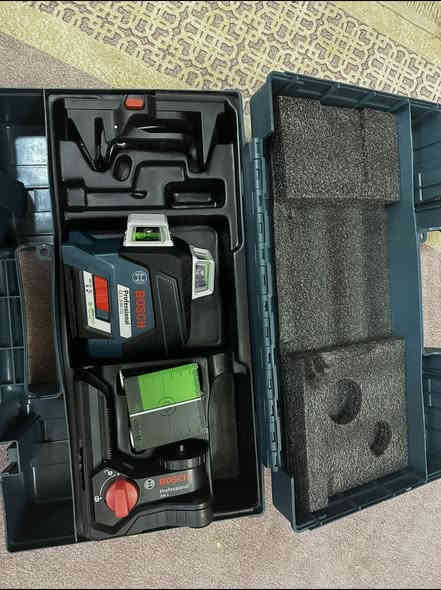 كبان ليزري بوش احترافي للبيع
اهل الاختصاص يعرفون شنو هذا ،، مع امكانيه التحكم بالدوران وقوة الليزر وعدد الخطوط عن طريق البلوتوث في الموبايل وامكانيه وضع باتري قلم او باتري شحن ‭0774 788 6898
