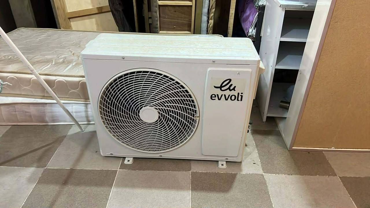 سبلت ايفولي تحكم امبيريه طن ونص انفيرتر موديل 24 مشتغل شهرين بس الشراي يجي خاص او يتصل ***********

