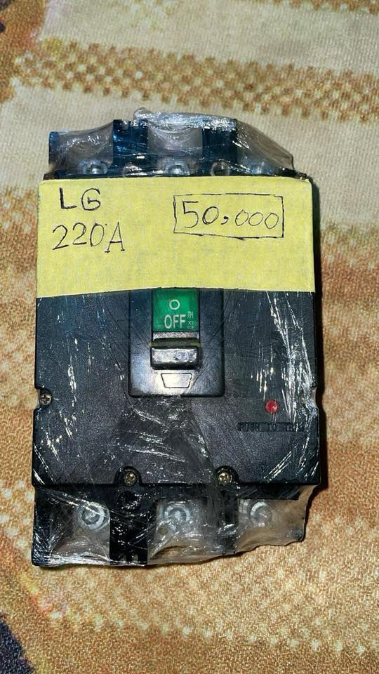 قواطع باله
5قطع للبيع انضاف كلش 
للتواصل واتساب ‭0771 780 7491‬
