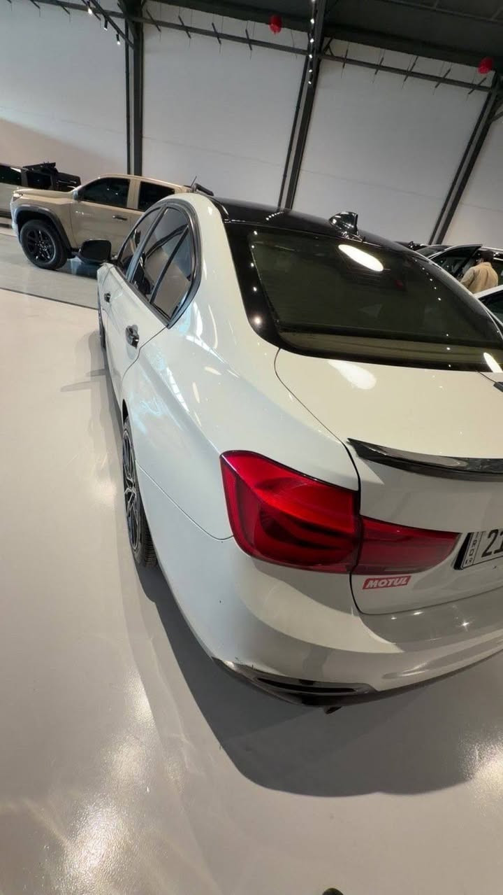 بی ئێم دەبلیو مۆدیل 2016  320i 2.0t
مواسەفات ستاندەرد 
کوشن نیوجلد کوشن هیتەر
ڕاداری خەتی جادە ڕاداری ئاوێنە زدە 
فول هیتەر 
چەندین مواسەفاتی تر
بۆیاخ نیو بۆنیتی بۆیاخە 
بە کامل دەیفرۆشم بێناو بێ ئێرباگ

سـعـر : لە کۆمێنت داوابکە ڕاستەوخۆ بۆت دێت 📥 

گێر و مەکیەنەی بەشەرت 
هیچ کێشەیەکی تێدا نییە 

ژمارەی خاوەنەکەی 
***********
