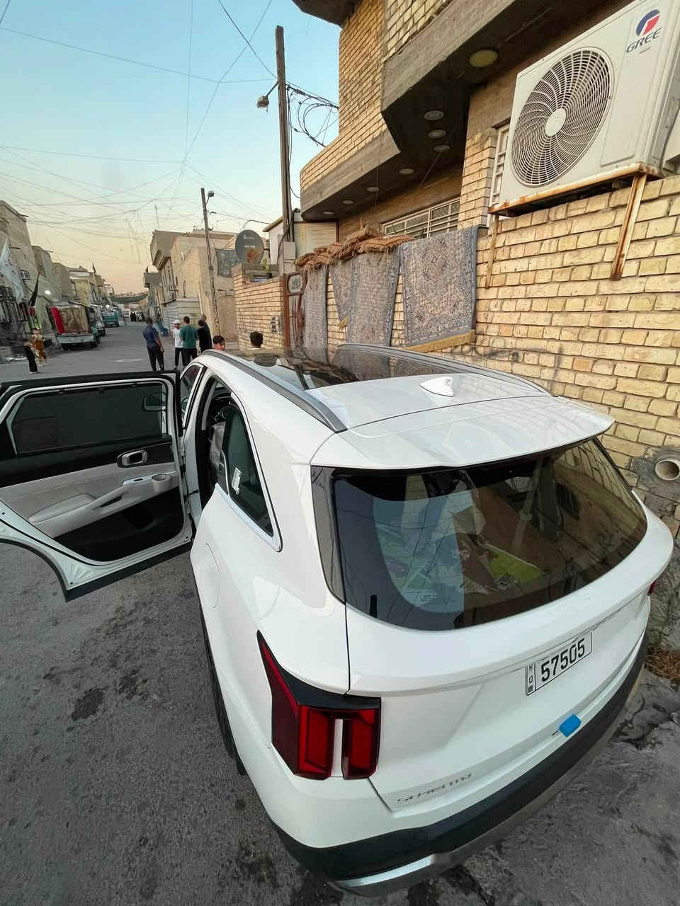 كي سورنتو 2025 فول موصفات ماشيه 16km بيها ضمان دولي 5سنوات 6سلندر السعر 350وبيها مجال مكاني بغداد مدينه الصدر لاستفسار عل هاذ الرقم ‭***********‬
