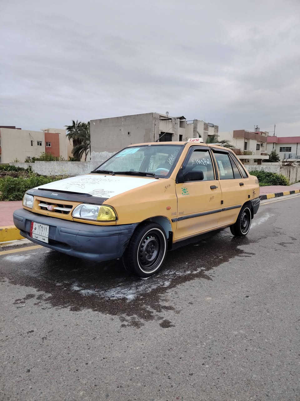 السلام عليكم سايبة لبيع 2011 مكينة وكير شرط كاربون بانزين شرط الوكالة والتحويل سنوية 2027سياره بدون ضرر صبغ جاملغ فقط شرط سعر27وبيها مجال قليل رقم الهاتف ***********
